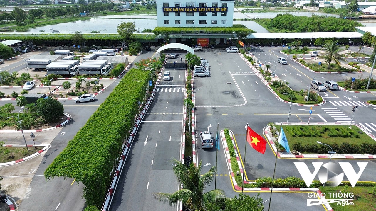 Áp thuế GTGT cho đào tạo lái xe: Lo ngại học phí tăng và vướng mắc pháp lý