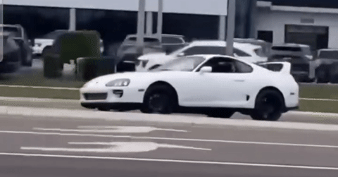 Cú Mất Lái Định Mệnh: Toyota Supra ‘Hạ Cánh’ Trong Đại Lý Toyota & Bài Học Xương Máu